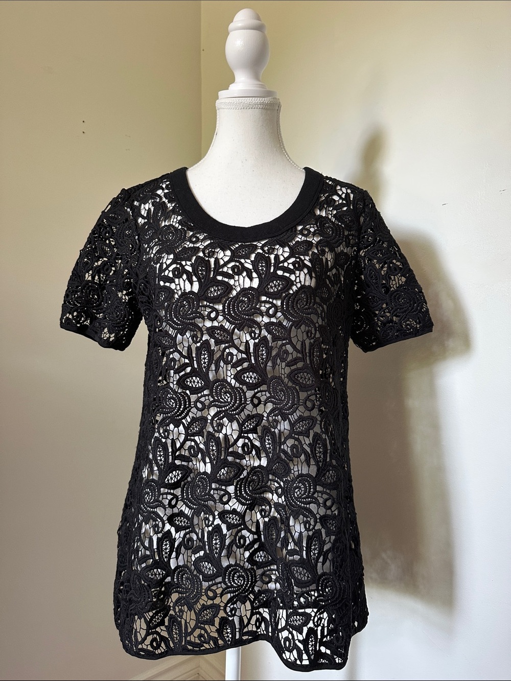 WILFRED Aritzia Black Floral Lace Crew Neck Oversized Boxy Short Sleeve Small